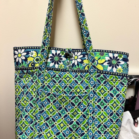 Vera Bradley large tote good condition blue and green comes with visor - Picture 12 of 13